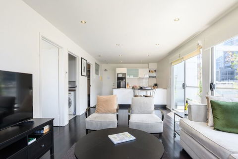 OLIVER Laneway Art Fed Square & Top Restaurants - Yarra Valley Accommodation 4