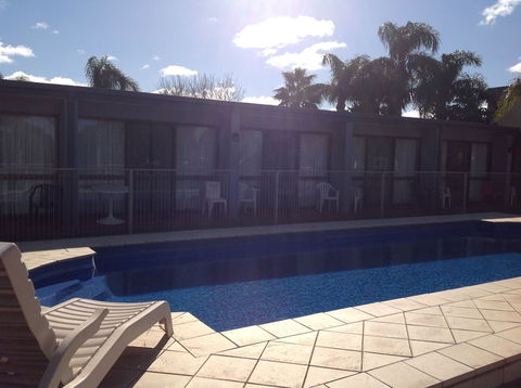 Sunraysia Motel & Holiday Apartments - Yarra Valley Accommodation 3