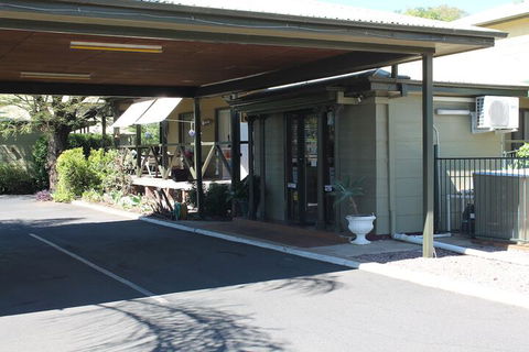 Lake Forbes Motel - Yarra Valley Accommodation 2