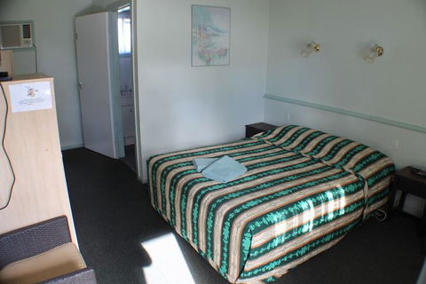 Lake Forbes Motel - Yarra Valley Accommodation 6