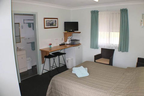 Lake Forbes Motel - Yarra Valley Accommodation 5