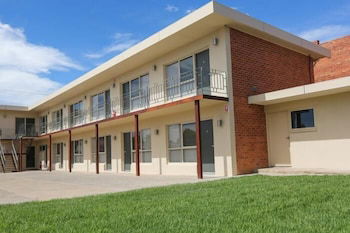 Seven Pines Motor Inn - Yarra Valley Accommodation 0
