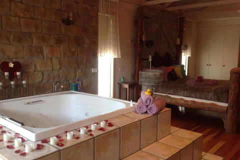 Ditto Daddys - Yarra Valley Accommodation 5