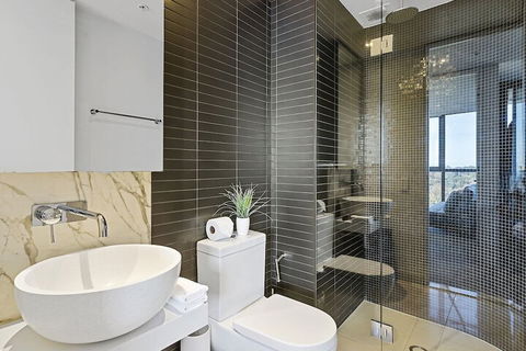 LAURENT Views Of MCG & Yarra River + Fed Square - Yarra Valley Accommodation 5