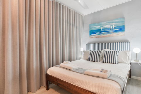 Rare Modern Unit W Private Fenced Garden Close To The Beach PC5 - Yarra Valley Accommodation 6