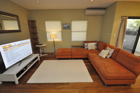 Glebe Fully Furnished 1 BDR Apart 47 ROS - Yarra Valley Accommodation 7