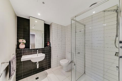 A Modern 2BR CBD Apt City Views FREE Parking - Yarra Valley Accommodation 1