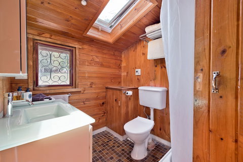 Crackenback Cottage 1884 - Yarra Valley Accommodation 4