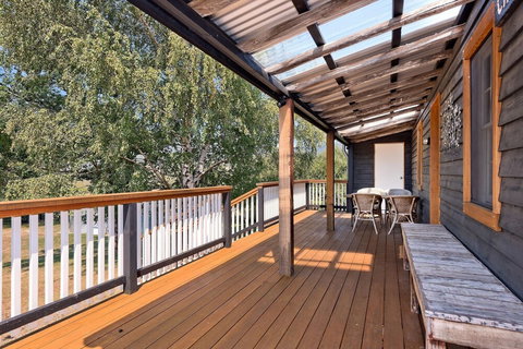 Crackenback Cottage 1884 - Yarra Valley Accommodation 5