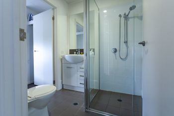Watt Street 1 BR Apartment W Ocean Views - Yarra Valley Accommodation 2