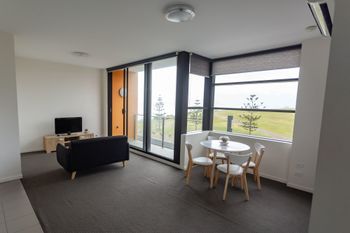 Watt Street 1 BR Apartment W Ocean Views - Yarra Valley Accommodation 4