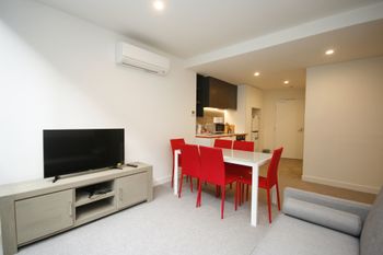 Next To Victoria Market CBD - Yarra Valley Accommodation 0