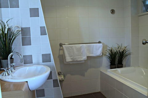 Adelaide DressCircle Apartments - Ward St - Yarra Valley Accommodation 0