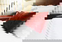 OLIVER Laneway Art, Fed Square & Top Restaurants - Yarra Valley Accommodation 0