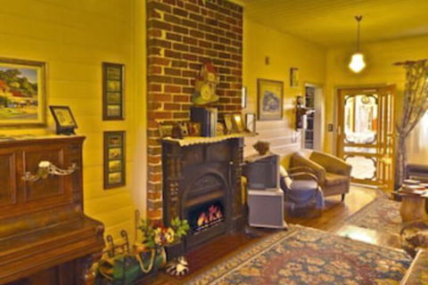 Two Story Bed & Breakfast - Yarra Valley Accommodation 4