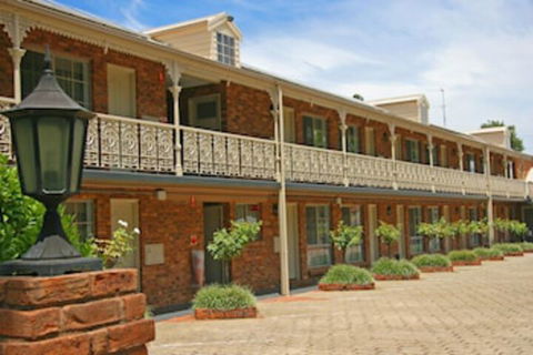 Hermitage Motor Inn - Yarra Valley Accommodation 0