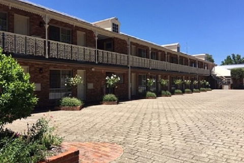 Hermitage Motor Inn - Yarra Valley Accommodation 1