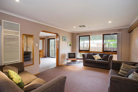 Geelong Holiday Home - Yarra Valley Accommodation 2