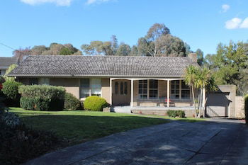 Australian Home Away At Doncaster Grange Park - Yarra Valley Accommodation 6