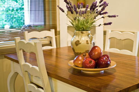 Autumn Abode Cottages Two - Yarra Valley Accommodation 4