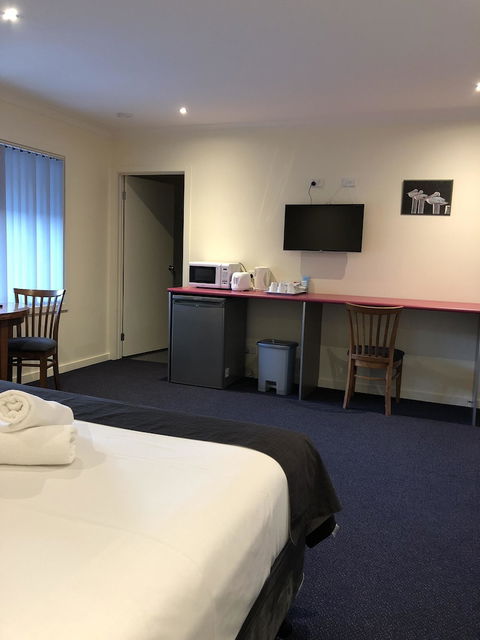 Lakeside Motel Waterfront - Yarra Valley Accommodation 2