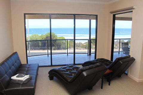 The Lighthouse Beachfront Accommodation - Yarra Valley Accommodation 2