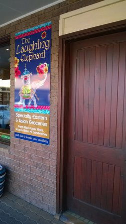 Laughing Elephant - Yarra Valley Accommodation 0