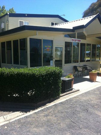Poplar Caravan Park & Harry's Snack Shack - Yarra Valley Accommodation 0