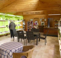 Tumut Valley Violets - Yarra Valley Accommodation