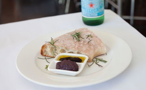 The Foreshore Bar & Restaurant - Yarra Valley Accommodation 11