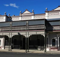 Warwick Hotel - Yarra Valley Accommodation
