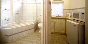 Lorne Coachman Inn - Yarra Valley Accommodation 3
