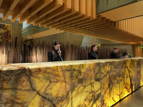 Meriton Suites World Tower - Yarra Valley Accommodation 1