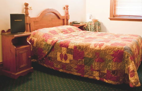 O'Malleys Hotel - Yarra Valley Accommodation 1
