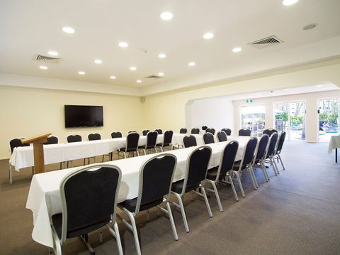 Oaks Oasis, Caloundra - Yarra Valley Accommodation 4
