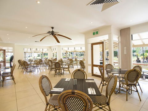 Oaks Oasis, Caloundra - Yarra Valley Accommodation 5