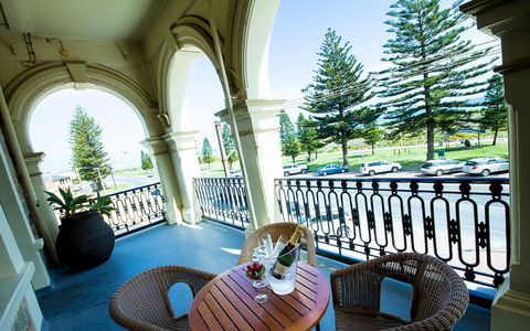 Largs Pier Hotel - Yarra Valley Accommodation 2