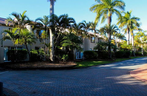 Oaks Oasis, Caloundra - Yarra Valley Accommodation 0