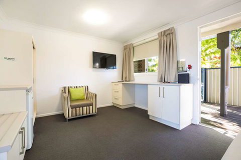 Nightcap At Golden Beach Tavern - Yarra Valley Accommodation 2