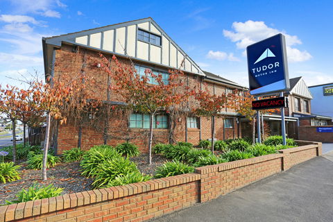 Tudor Motor Inn - Yarra Valley Accommodation 1