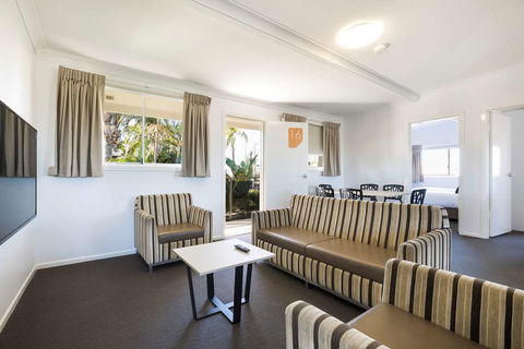Nightcap At Golden Beach Tavern - Yarra Valley Accommodation 11