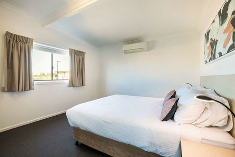 Nightcap At Golden Beach Tavern - Yarra Valley Accommodation 13