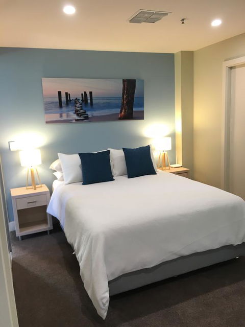 Beachside Luxury Apartments One & Two Bedroom In Beachfront Oaks Pier Building - Yarra Valley Accommodation 23