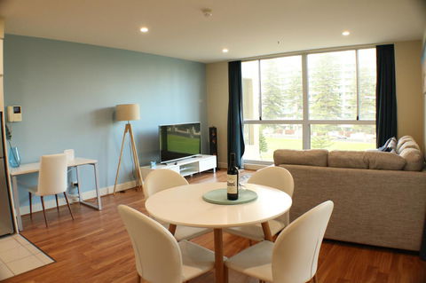 Beachside Luxury Apartments One & Two Bedroom In Beachfront Oaks Pier Building - Yarra Valley Accommodation 0
