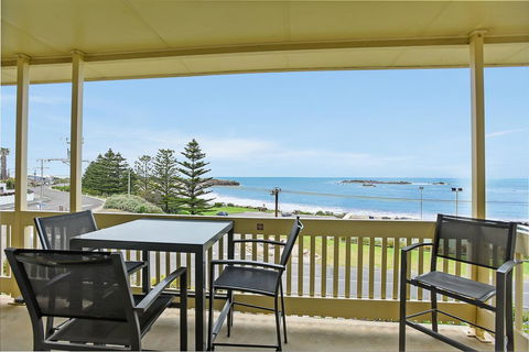 The Dolphins Beachfront Apartments - Yarra Valley Accommodation 9
