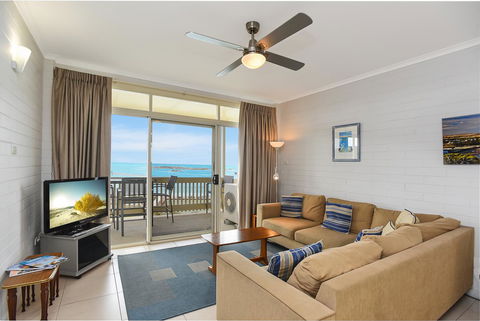The Dolphins Beachfront Apartments - Yarra Valley Accommodation 13
