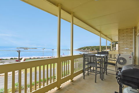 The Dolphins Beachfront Apartments - Yarra Valley Accommodation 10