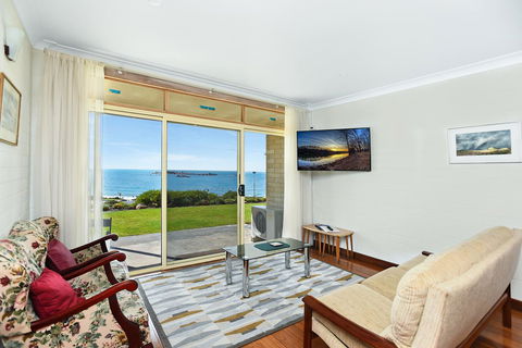 The Dolphins Beachfront Apartments - Yarra Valley Accommodation 7