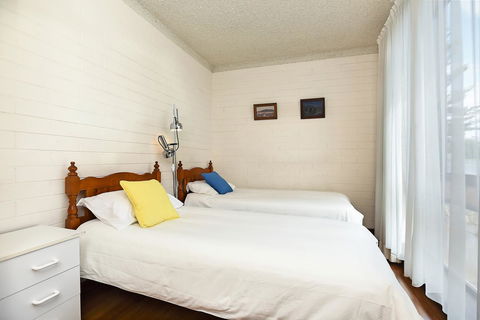 The Dolphins Beachfront Apartments - Yarra Valley Accommodation 8