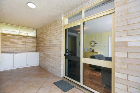 The Dolphins Beachfront Apartments - Yarra Valley Accommodation 3